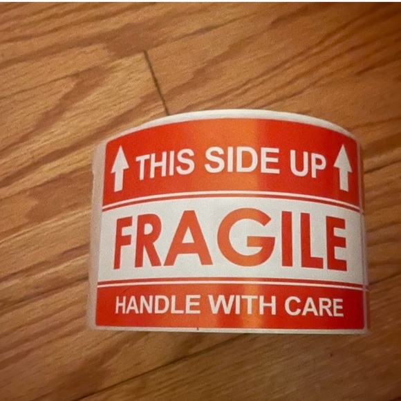 Rae Dunn Ceramic KISS ME Leprechaun Gnome. NEW IN BOX. - Picture 7 of 7